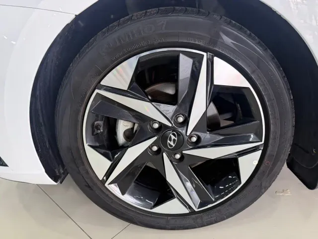 Hyundai Elantra — Фото автомобиля 19