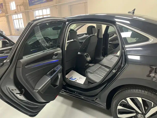 Volkswagen Passat — Фото автомобиля 16
