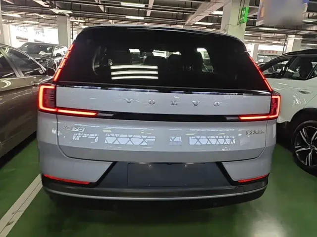 Volvo XC70 Plug-in Hybrid — Фото автомобиля 5