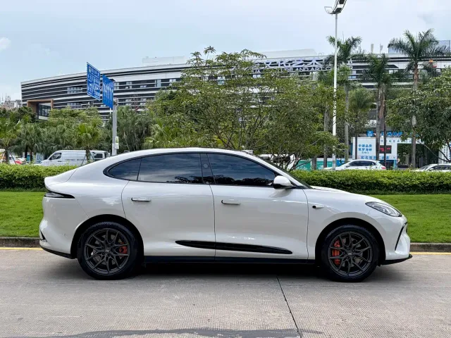 IM Motors LS6 — Фото автомобиля 7