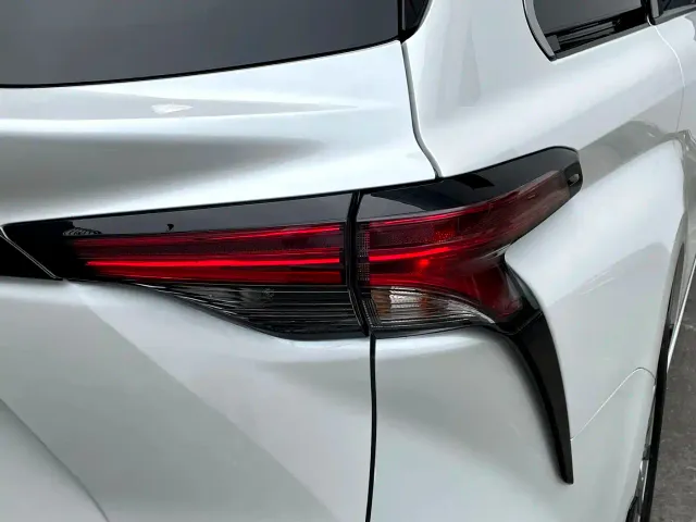 Toyota Sienna — Фото автомобиля 7