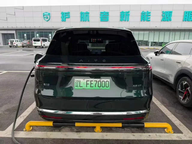 AITO Wenjie AITO M7 2026 Extended Range Ultra AWD 5-Seater — Фото автомобиля 5