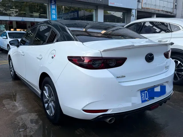 Mazda Axela — Фото автомобиля 6