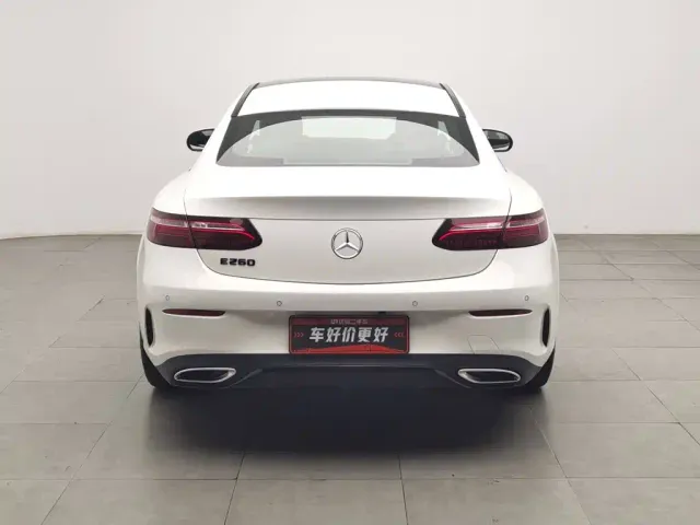 Mercedes-Benz E-Class — Фото автомобиля 4