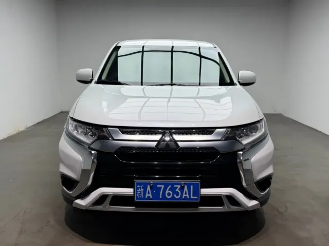 Mitsubishi Outlander — Фото автомобиля 2