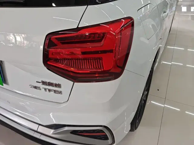 Audi Q2L — Фото автомобиля 7