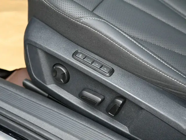 Volkswagen Passat — Фото автомобиля 12