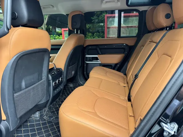Land Rover Defender — Фото автомобиля 15