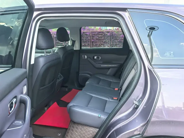 Leapmotor C10 — Фото автомобиля 15