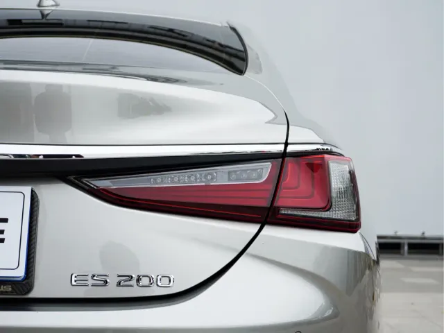 Lexus ES — Фото автомобиля 7