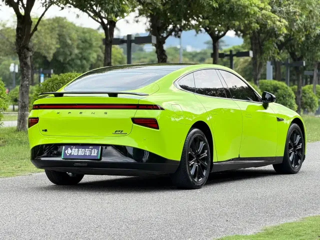 Xpeng P7 — Фото автомобиля 9