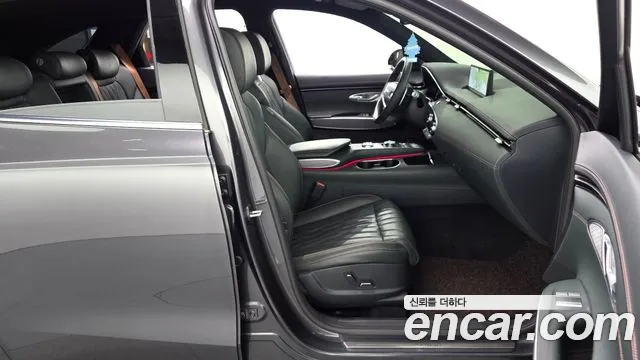 Genesis GV70 — Фото автомобиля 16