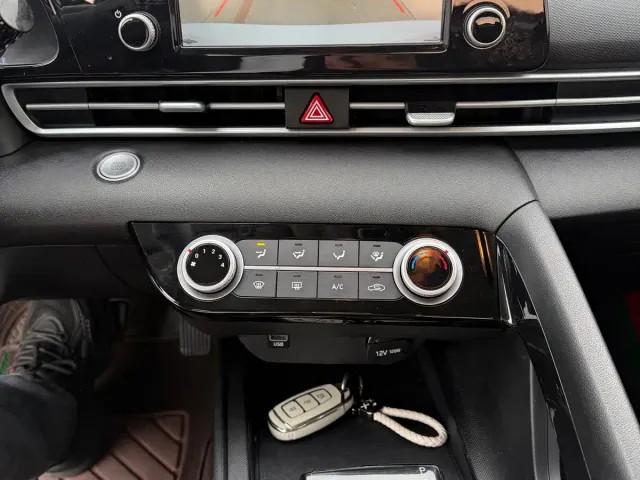 Hyundai Elantra — Фото автомобиля 11