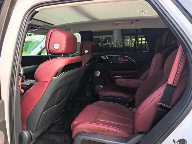 Hongqi E-HS9 — Фото автомобиля 16