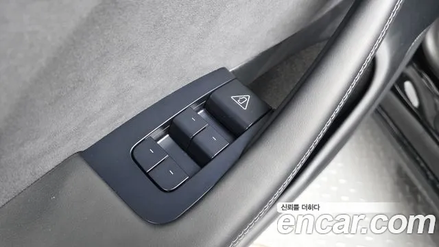 Tesla Model 3 — Фото автомобиля 29