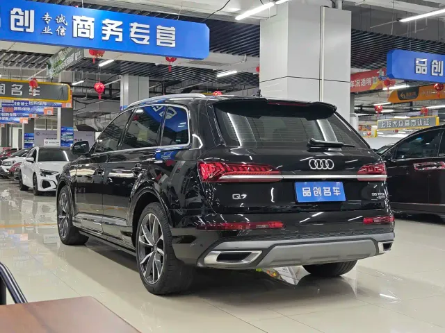 Audi Q7 — Фото автомобиля 9