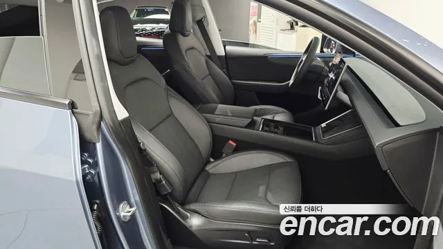 Tesla Model Y — Фото автомобиля 23