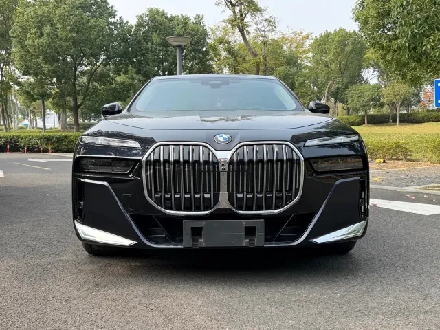BMW 7 Series — Фото автомобиля 2