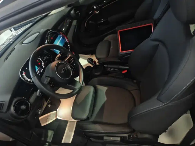 MINI Hatch — Фото автомобиля 14