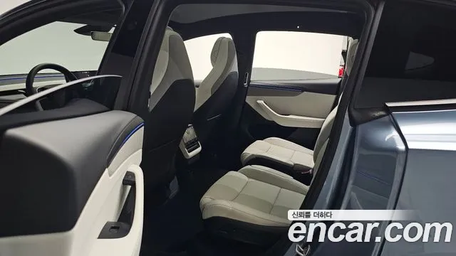 Tesla Model Y — Фото автомобиля 11