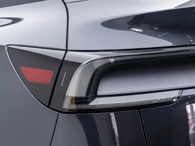 Tesla Model Y — Фото автомобиля 25