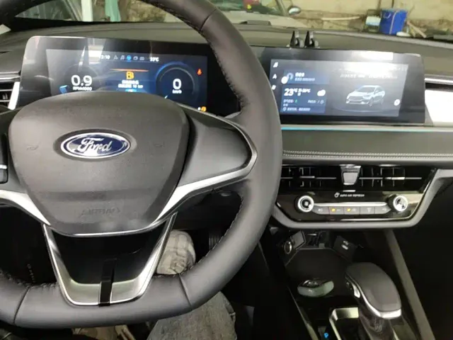 Ford Escort — Фото автомобиля 9