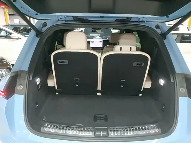 Li Auto Li L8 2024 Model Ultra — Фото автомобиля 18