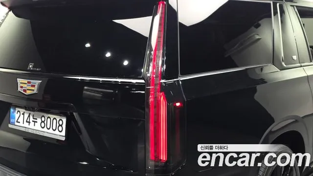 Cadillac Escalade — Фото автомобиля 8