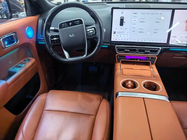 Li Auto L8 — Фото автомобиля 7