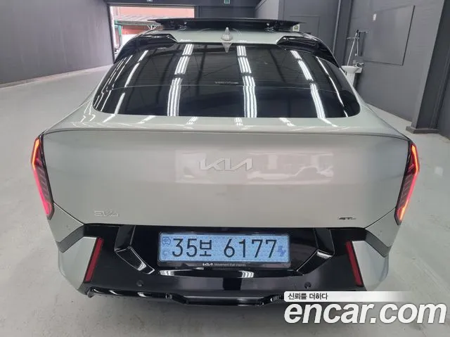 Kia EV4 — Фото автомобиля 4