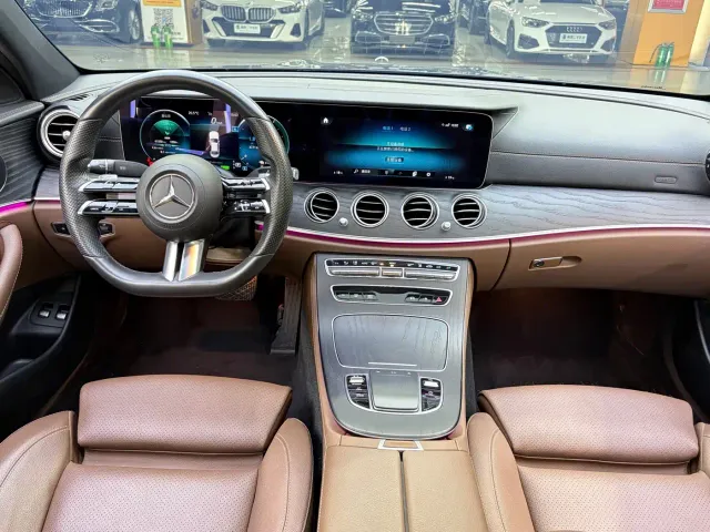 Mercedes-Benz E-Class — Фото автомобиля 5