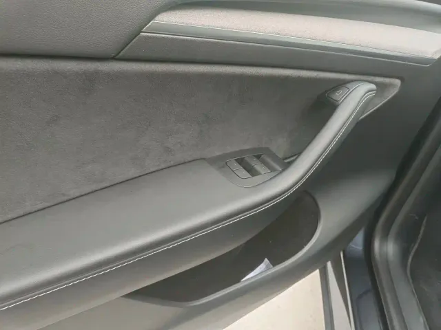 Tesla Model Y — Фото автомобиля 7