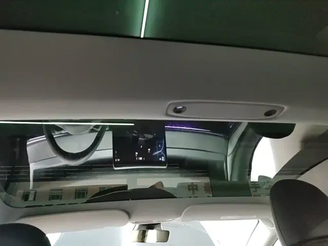 Tesla Model 3 — Фото автомобиля 17