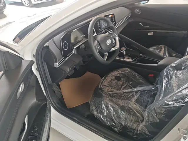 Hyundai Elantra — Фото автомобиля 15
