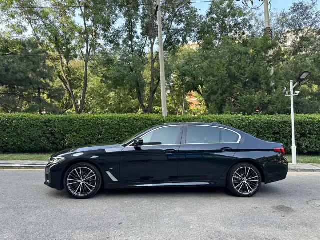 BMW 5 Series — Фото автомобиля 4