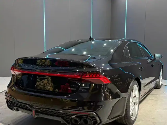 Audi A7L — Фото автомобиля 8