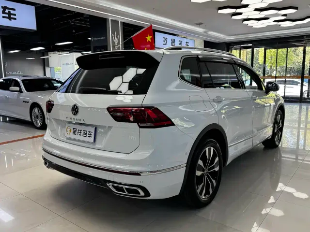 Volkswagen Tiguan L — Фото автомобиля 4