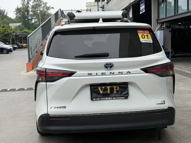 Toyota Sienna — Фото автомобиля 5