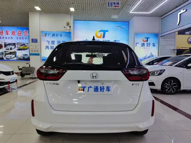 Honda Fit — Фото автомобиля 9