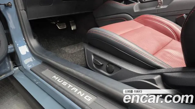 Ford Mustang Mustang 7 поколение 2.3 EcoBoost Premium Кабриолет — Фото автомобиля 26