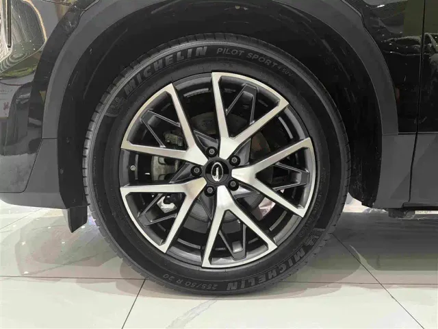 GAC Trumpchi GS8 — Фото автомобиля 9