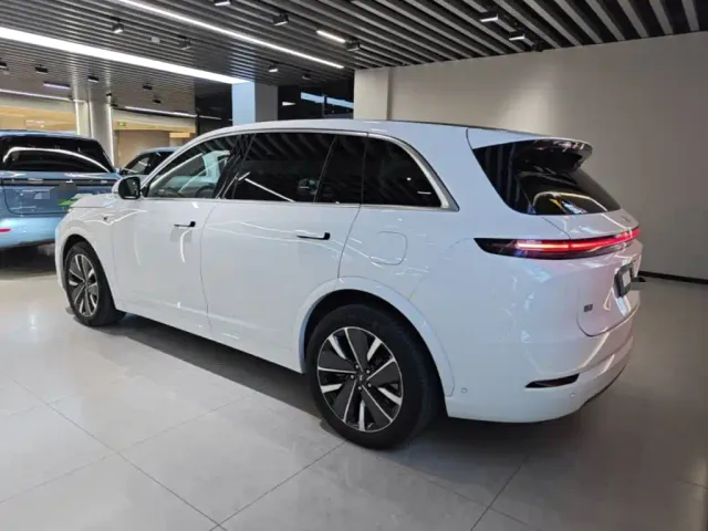 Li Auto L7 — Фото автомобиля 4
