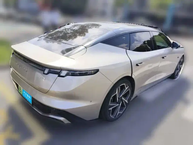 Lynk & Co Z10 — Фото автомобиля 5