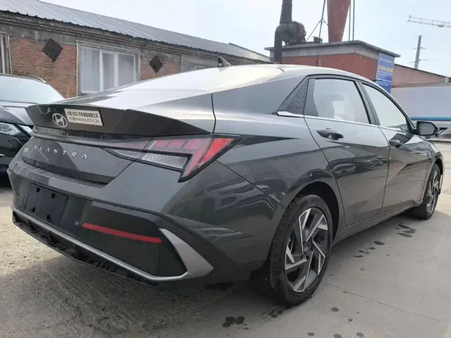 Hyundai Elantra — Фото автомобиля 4