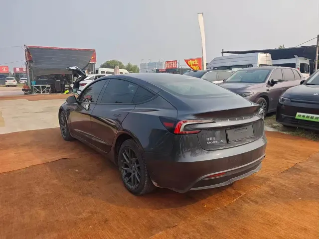 Tesla Model 3 — Фото автомобиля 9