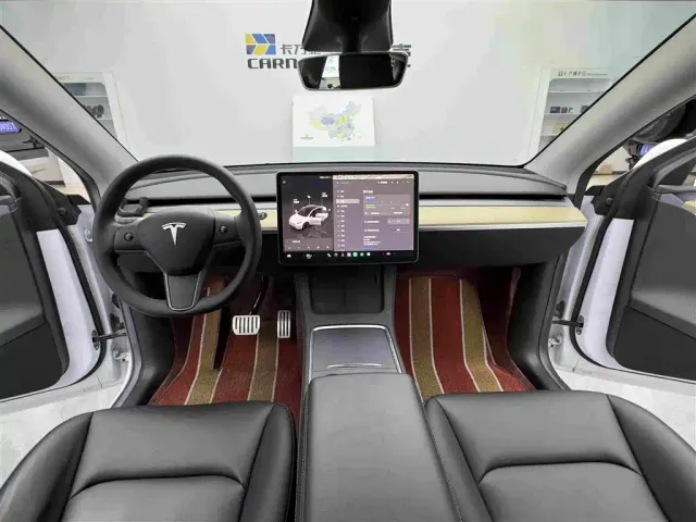 Tesla Model Y — Фото автомобиля 11