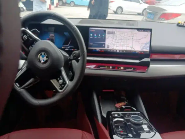 BMW 5 Series — Фото автомобиля 12