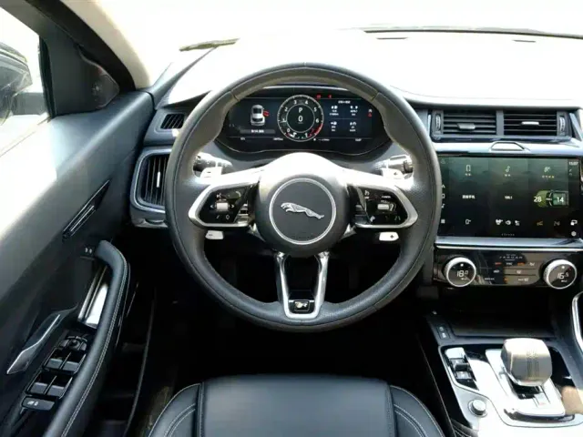Jaguar E-PACE — Фото автомобиля 12