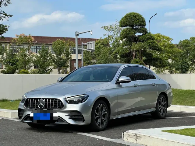 Фотография автомобиля — Mercedes-Benz E-Class