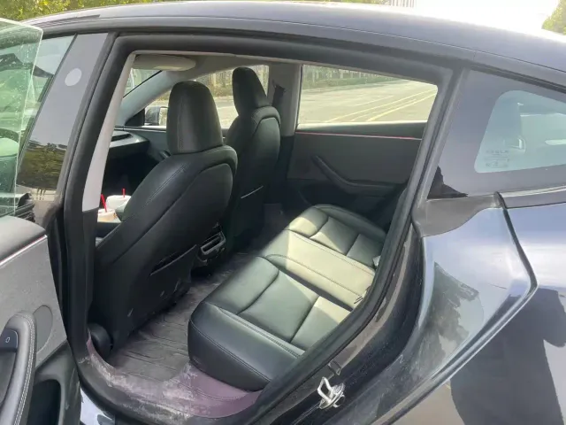 Tesla Model 3 — Фото автомобиля 22